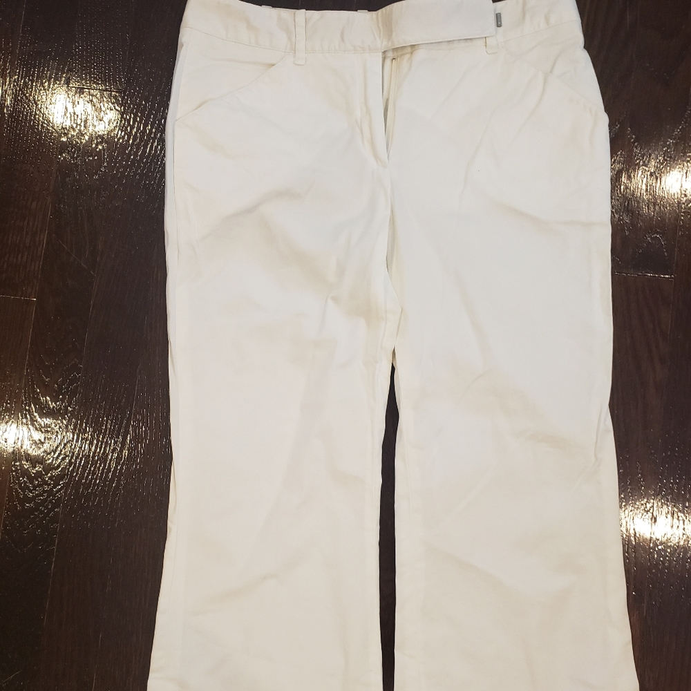 White capris- size 4 Studio M